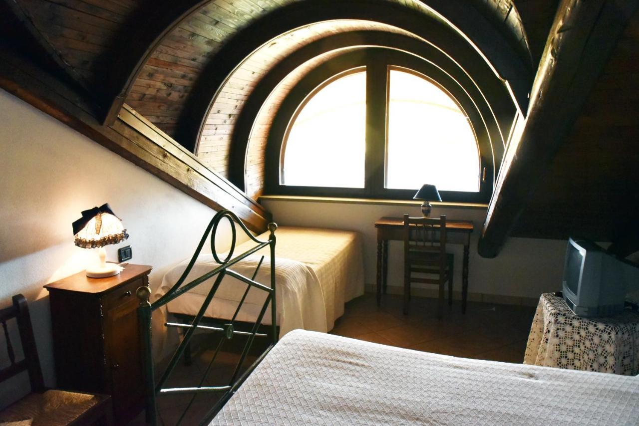 Agriturismo La Ca 'D Majin Poirino Bagian luar foto