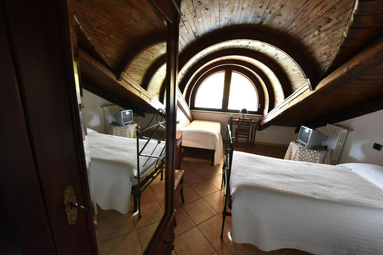 Agriturismo La Ca 'D Majin Poirino Bagian luar foto