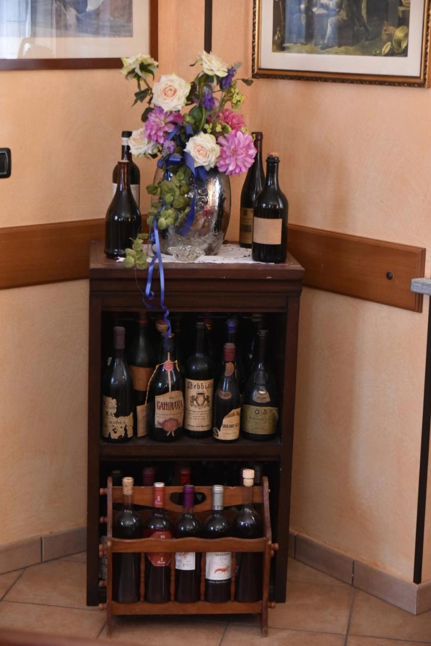 Agriturismo La Ca 'D Majin Poirino Bagian luar foto