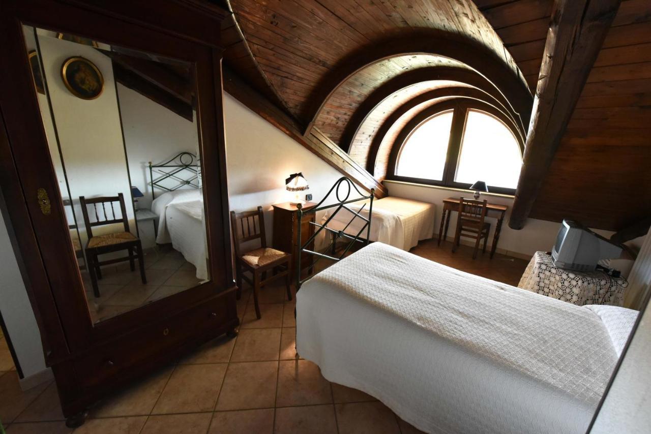 Agriturismo La Ca 'D Majin Poirino Bagian luar foto